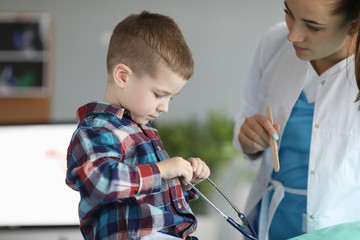 Little kid in family doctor office