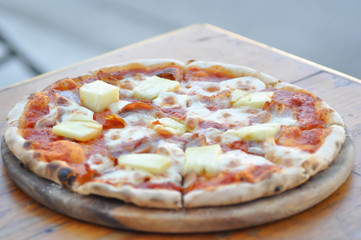Hawaiian pizza or Italian pizza
