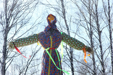 Dummy woman on Maslenitsa day to be burnt in the park