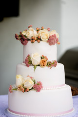 Fototapeta na wymiar elegant pink wedding cake with roses