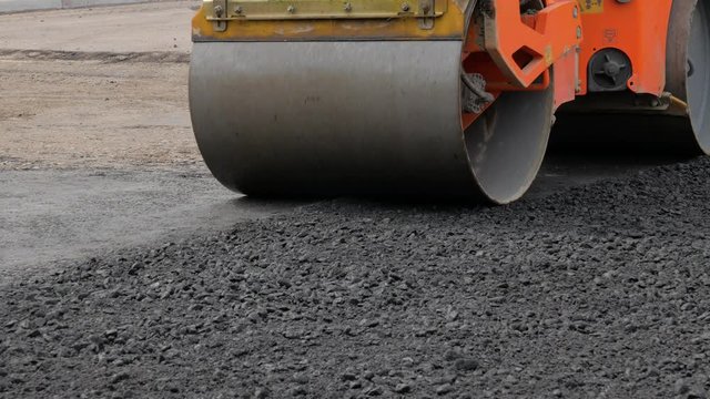 Asphalt roller machine makes new road