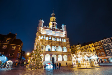 Fototapeta na wymiar historical city hall in Poznan by night, Poland