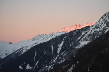 Obraz premium view of mountains in the sunset