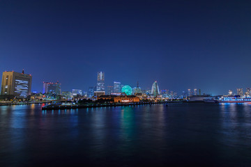 Fototapeta na wymiar 横浜大桟橋から望むみなとみらいの夜景