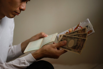 ご祝儀を悩む男性