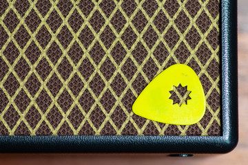 yellow star pick on speaker