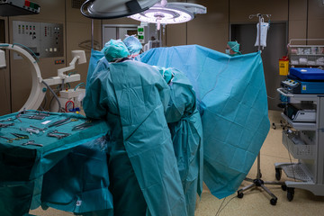 an operating room a vascular operation is performed by 2 doctors