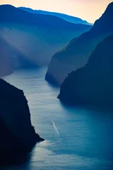 Zelfklevend Fotobehang Fjordenlandschap Aurlandsfjord in Noorwegen © Voyagerix