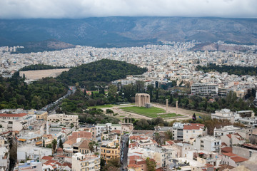 Fototapeta na wymiar City view on the Temple of Olympian Zeus in athens, Greece.