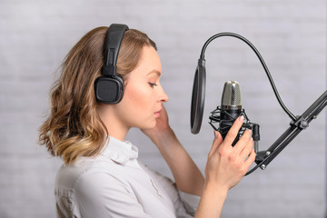 The girl writes a podcast, writes an audiobook, an announcer. The sound of films, cartoons. Blogging and reading text into a microphone