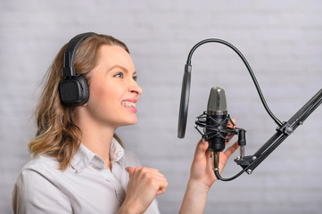 The girl writes a podcast, writes an audiobook, an announcer. The sound of films, cartoons....