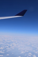 Fototapeta na wymiar Über den Wolken im Flugzeug