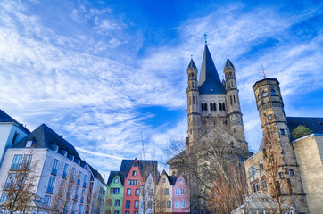 Kirche am Rhein in der Altstadt von Köln