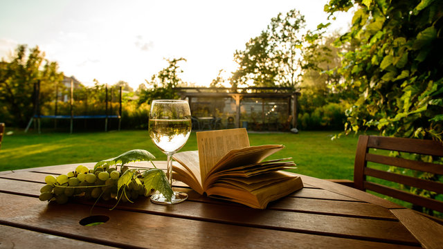"There is truth in wine" - sunset in the wineglass