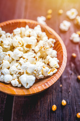 Fototapeta na wymiar Popcorn in wood dish