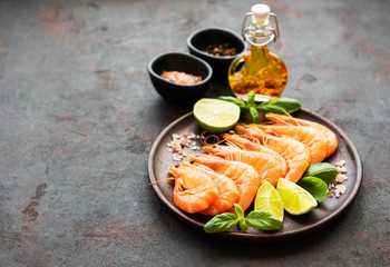 Shrimps served with lemon