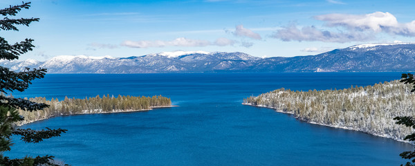 Fototapeta premium The Lake Tahoe in Nevada and California, panorama of the Emerald Bay in winter