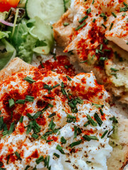 Close-up von Eggs Benedict auf Toast