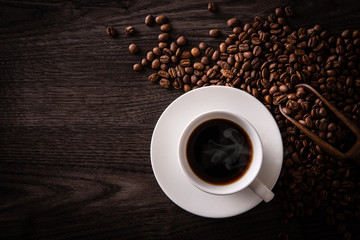 ホットコーヒーとコーヒー豆