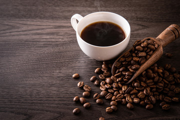 ホットコーヒーとコーヒー豆