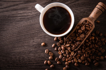 ホットコーヒーとコーヒー豆