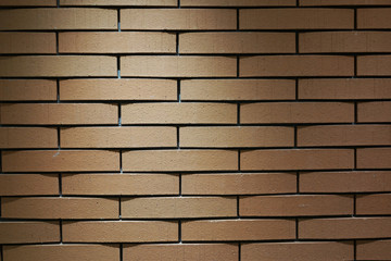 照明の当てられたブロック壁