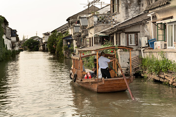 Barca en canl de Suzhou, China.
