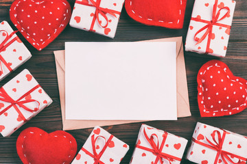 Obraz premium Envelope Mail with Red Heart and gift box over Dark Wooden Background. Valentine Day Card, Love or Wedding Greeting Concept
