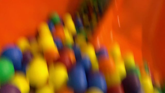 bonito parque infantil lleno de color