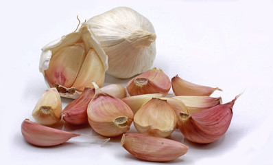 natural organic garlic, wahite bachgroung