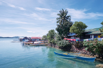 Obraz premium Beautiful landscape with blue sea, tropical islands and fishing houses on stilts in mangrove lagoon, Siargao Island, Philippines.