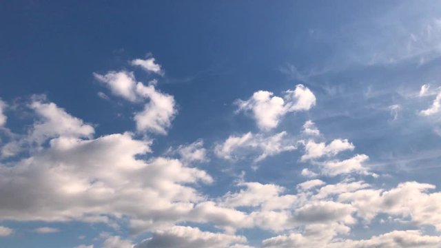 流れながら空一面に広がる綿雲 タイムラプス 雲_16v_00687(XHPE4926_2_MOV_timelapse)