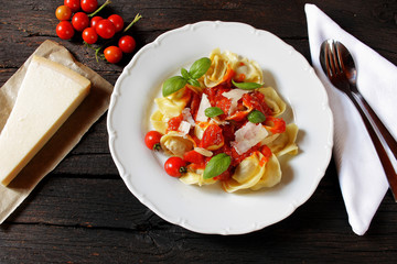 Tortellini with tomato and basil sauce