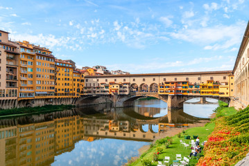 Belle vue sur le pont Ponte Vecchio, Florence, Italie