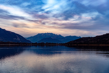Fototapeta premium lake and mountains