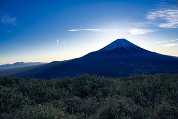 富士山　夜明け　朝　青空　雪　雪山
