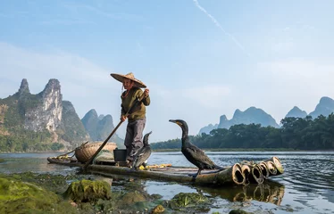 Papier Peint photo autocollant Guilin A fisherman and his cormorants on a bamboo raft in Guilin, China