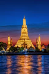 Crédence de cuisine en verre imprimé Bangkok coucher de soleil au temple wat arun à bangkok, thaïlande (temple de l& 39 aube)