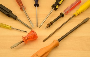 Lavoro manuale, attrrezzi : cacciavite di vario tipo e colore