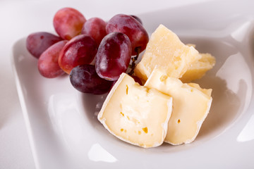 Assorty cheese with red grapes