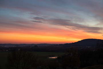 Coucher de soleil, ciel de feu, collines c&eacute;venoles, France