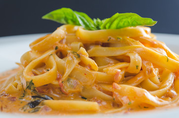 pasta italiana con salsa rosa