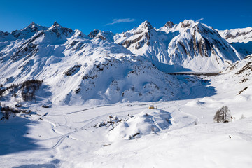 Fototapeta na wymiar Riale, a typical Val Formazza village with snow.