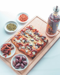 pizza cuadrada con queso de cabra