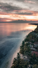 Isla de Siquijor, vista aerea en el atardecer, Filipinas.