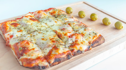 pizza cuadrada de queso mozzarella 