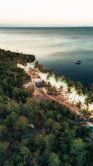 Atardecer en Paliton Beach, vista aerea. Siquijor, Filipinas.