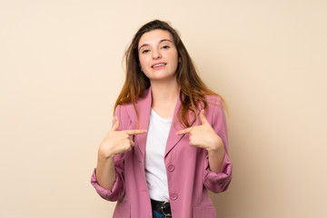 Obraz premium Young brunette girl with blazer over isolated background proud and self-satisfied