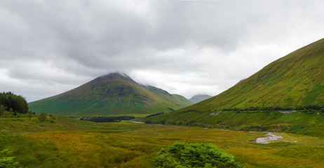 Fototapeta premium Panoramic pictrue of the Scottish highlands near Bridge of Orchy