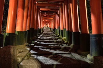 Afwasbaar fotobehang 京都伏見稲荷大社夜の千本鳥居 © masahiro
